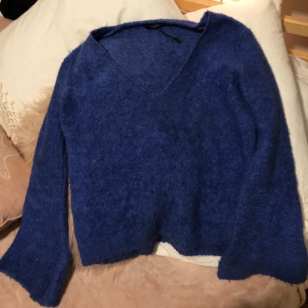 Wide V neck/ off shoulder knit sweater